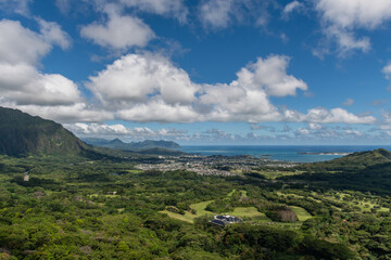 Fototapeta na wymiar Scenic aerial vista of north east Oahu from the Nuuanu Pali lookout, Hawaii