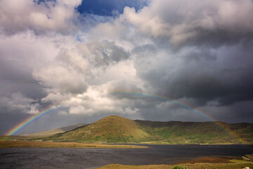 Obraz premium Rainbow over Claggan Mountain on Blacksod Bay, County Mayo Ireland
