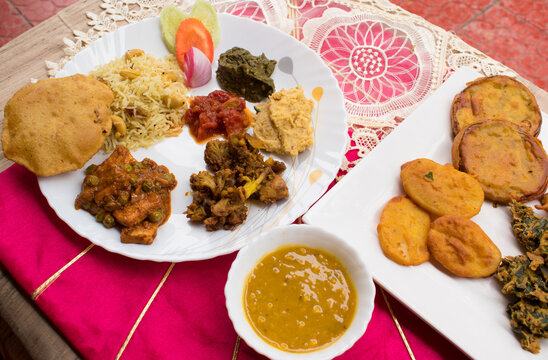 Chhath puja or maha parv paran Thali contain pulav, dal, tarua, oal tomato chutney, saag, puri, pakoda, sabzi. Popular festival in bihar jharkhand. Bihari food.
