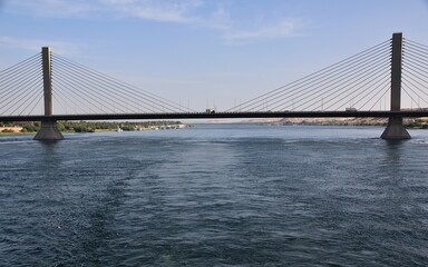 Fototapeta na wymiar Most na rzece Nil