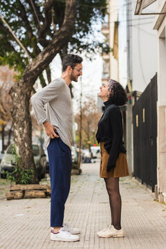 Couple talking in the street - height difference