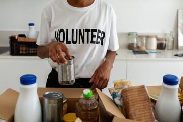 Volunteer packing packaged food