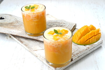  sweet and creamy sago mango dessert,asian mango dessert, also known as Mango Lolo