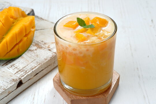  sweet and creamy sago mango dessert,asian mango dessert, also known as Mango Lolo