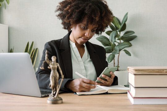 Dark-skinned young woman works in the office 
