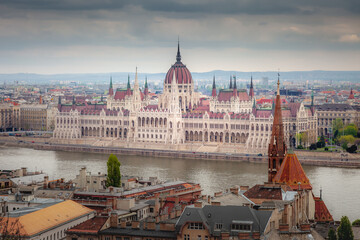 Obraz premium Above Parliament and Danube River at dramatic sky, Budapest, Hungary