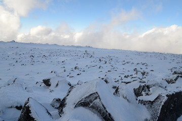 八ヶ岳の景色　冠雪した蓼科山山頂