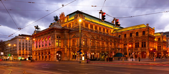 Fototapeta premium Evening view of the State Opera in city Vienna, which is the largest theater in Austria