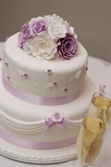Obraz na płótnie Canvas Photo of flower decorated wedding cake