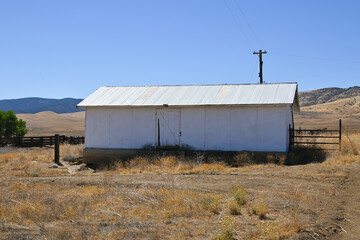 Fototapeta na wymiar Abandoned Ranch Building, Carrizo Plain