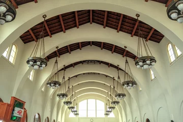 Tischdecke Famous San Diego sightseeing city skyline landmark Depot train station in Art Deco and spanish Colonial architecture style breathtaking interiors and palm tree courtyard gardens with columns archway © Tamme