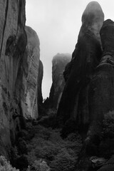 Rocks of Meteora in the mist // Felsen von Meteora im Nebel