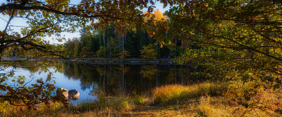Obraz premium Swedish river and natural salomon area in autumn. Farnebofjarden national park.