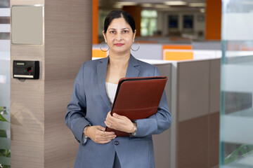 Fototapeta premium Businesswoman holding folder in office