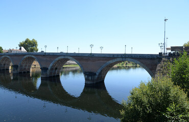 Bruecke ueber die Dordogne in Bergerac