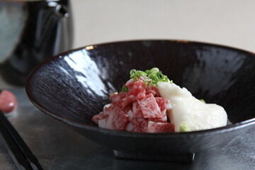 wagyu in a black bowl
