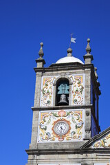 Der Glockenturm der Kirche Igreja Matriz de Santa Maria in Válega