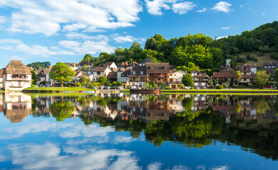 Fototapeta na wymiar The Dordogne River at Beaulieu sur Dordogne, Corrèze, Limousin, France