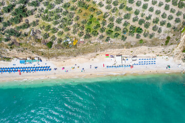 Vista aerea della spiaggia di vignanotica, gargano con drone