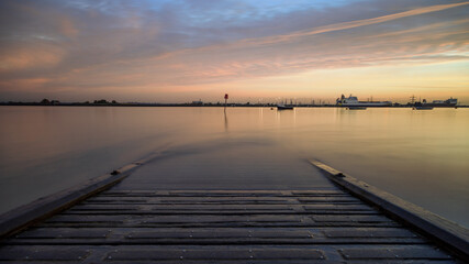Obraz na płótnie Canvas Sunrise over the Thames at Gravesend