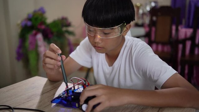 Asian boys and girls work on technology experiments at school. technology concept	