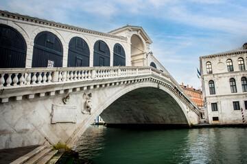 Fototapeta na wymiar Rialto bridge across the Grand Canal Venice