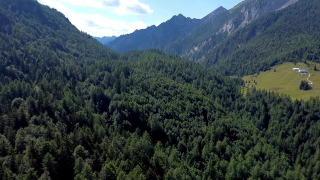 Val Saisera and Val Dogna. At the foot of Montasio.