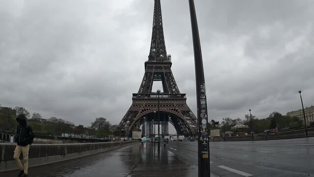 

Paris, France. 04-01-2022. Beautiful Hyperlapse crossing Pont d'Iéna. Tour Eiffel background. City of Paris. Video 4K