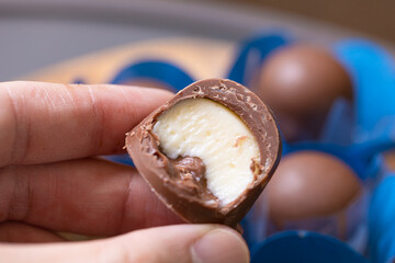 bombom ou trufa de chocolate recheada com cupuaçu em fotografia macro. Comida brasileira,...