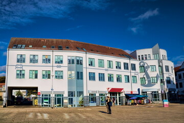 sassnitz, deutschland - stadtzentrum mit einkaufspassage