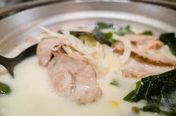 eat tonkotsu ramen