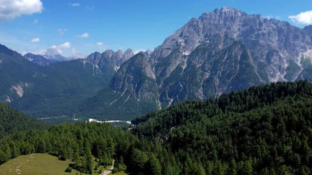 Val Saisera and Val Dogna. At the foot of Montasio.
