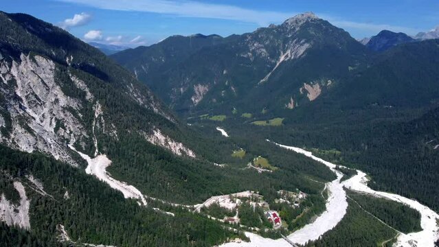 Val Saisera and Val Dogna. At the foot of Montasio.
