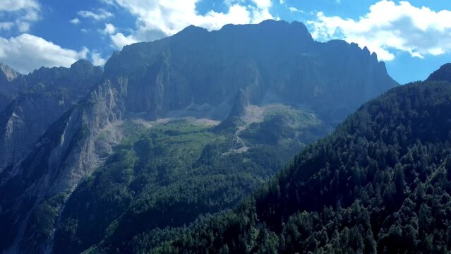 Val Saisera and Val Dogna. At the foot of Montasio.