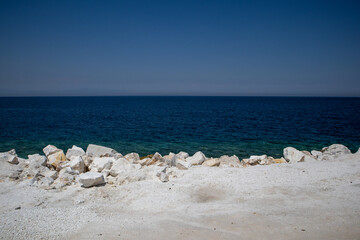 Biały marmur nad morzem, Thassos, Grecja
