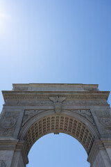 Obraz premium Top half of the 19th-century Washington Square Arch in Washington Square Park in Greenwich Village, New York City