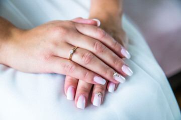 dłonie pierścionek zaręczyny ślub wesele panna młoda