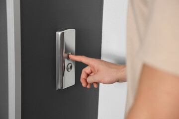 Naklejka premium Man pressing elevator call button, closeup view