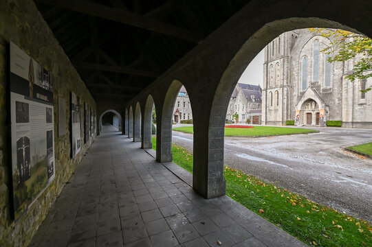 Belgique Wallonie Maredsous abbaye monastere eglise religion tourisme patrimoine architecture
