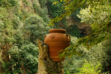 Obraz premium Old jar in the forest in Tivoli, Rome, Lazio, Italy