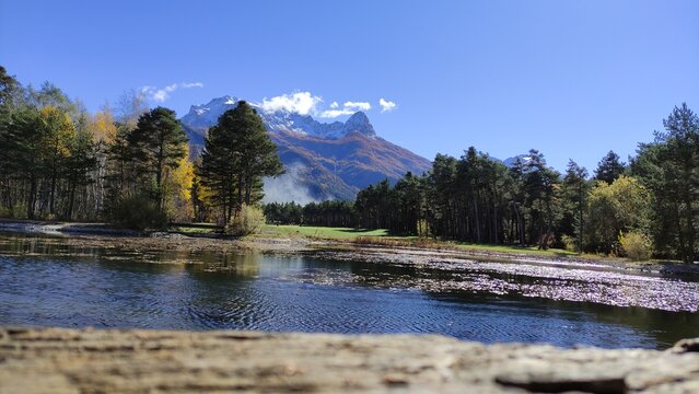 lac du golf de barcelonnette Alpes