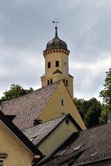 Fototapeta na wymiar Michaelskirche an der Stadtmauer in Heidenheim