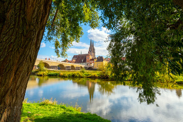 Fototapeta premium The picturesque skyline including the stone bridge over the Danube River, Saint Peter's Church and Regensburg Town Hall in the Bavarian city of Regensburg, Germany. 