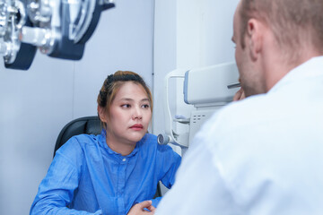 The doctor ophthalmologist examines the patient's eyes.