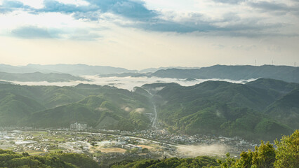 兵庫県・佐用町の朝霞風景、山向こうの姫路、神戸に至る