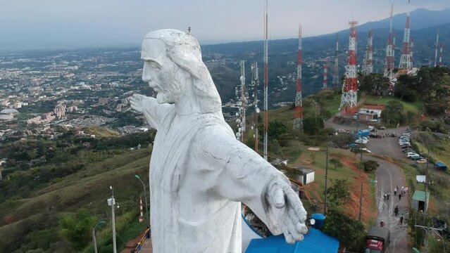 Orbit around the "Cristo Rey statue"