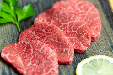 牛肉の赤身上カルビ