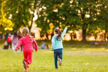 Obraz premium two little friends girls in the field.