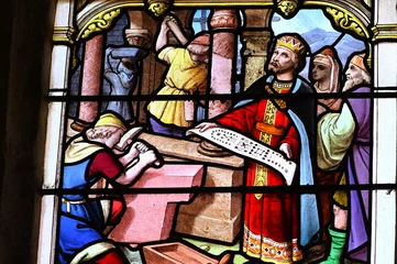 Foto auf Acrylglas Befleckt détail d'un vitrail de l'église Saint-Aignan de Chartres en France