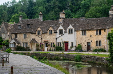 Row of traditional cottages Castle Combe - 538302751